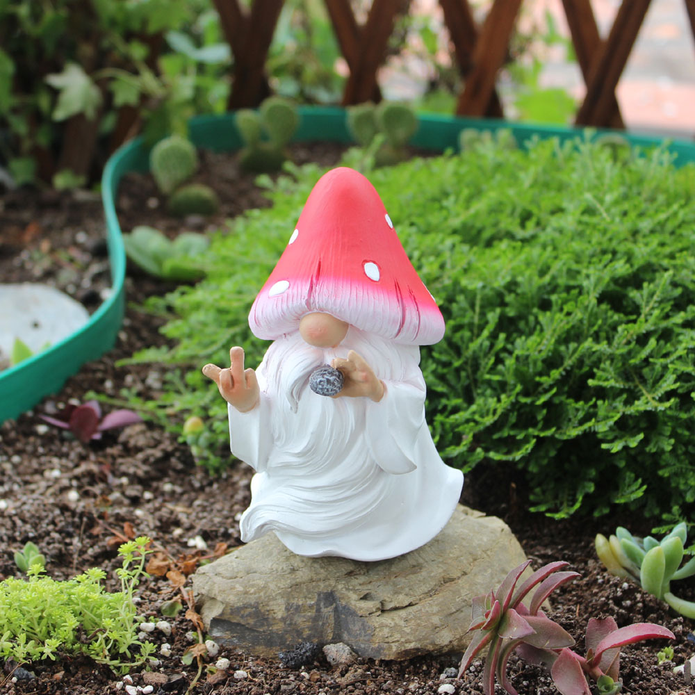 Mushroom Smoking Gnomes Funny  - Home Bargains のレビューと価格